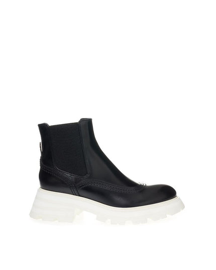Alexander McQueen Elegant Leather Boots in Timeless Black
